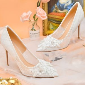 White Lace Flower Bride's  Wedding Shoes